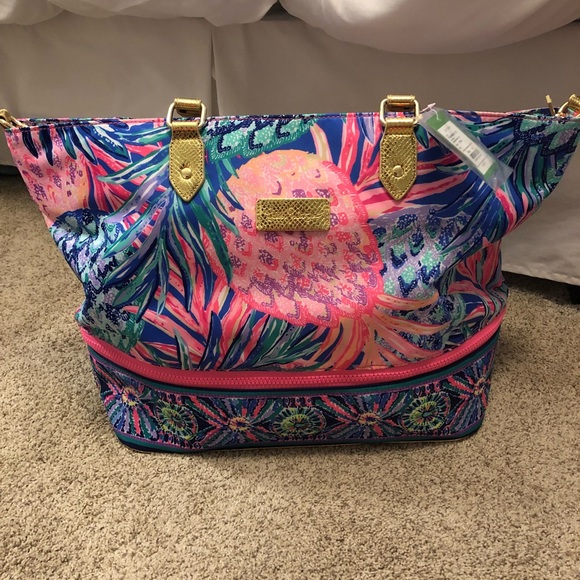 Lilly Pulitzer Handbags - NWT Lilly Pulitzer expandable Weekender tote